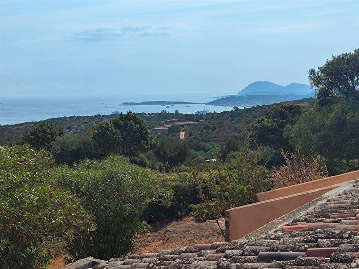 Casa con 10 locali in vendita in Olbia