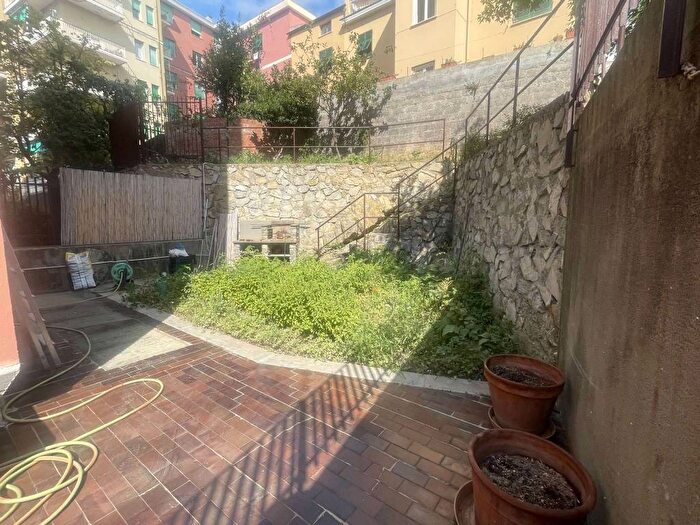 Appartamento trilocale in affitto in PASSO MOGLIA, Nervi, Genova
