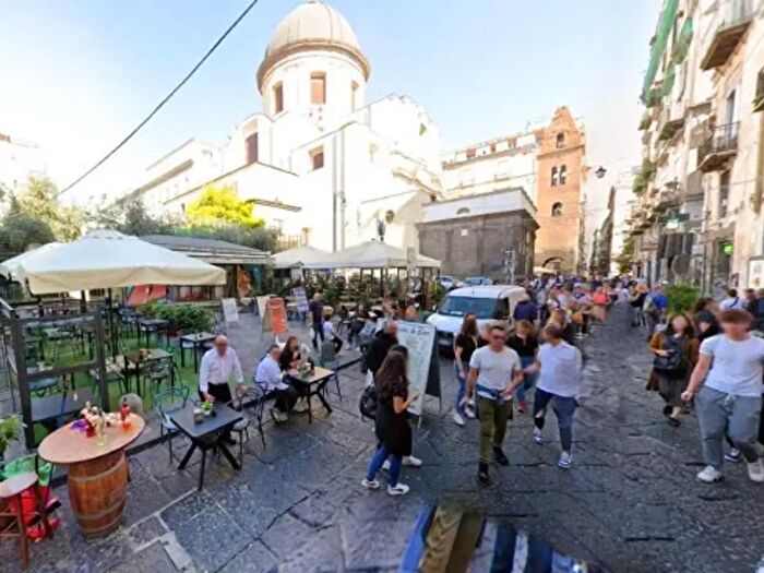 Appartamento con 5 locali in vendita in Via Raimondo De Sangro di Sansevero, Napoli