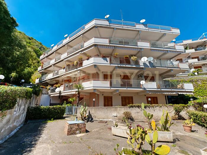 Appartamento bilocale in vendita in Contrada Sillemi, Letojanni