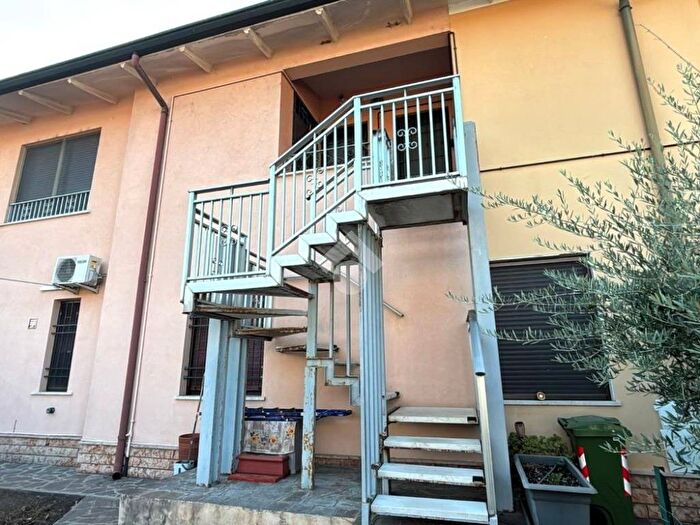 Appartamento quadrilocale in vendita in Via Copernico, Centro, Roncoferraro