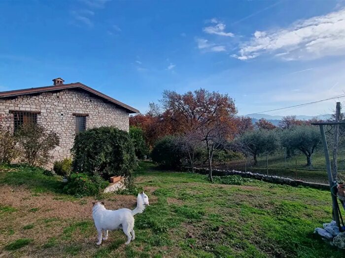 Casa con 7 locali in vendita in Via Santa Maria, Montopoli Di Sabina