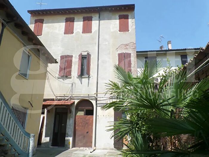 Appartamento quadrilocale in vendita in Via Ugo Bassi, Cento