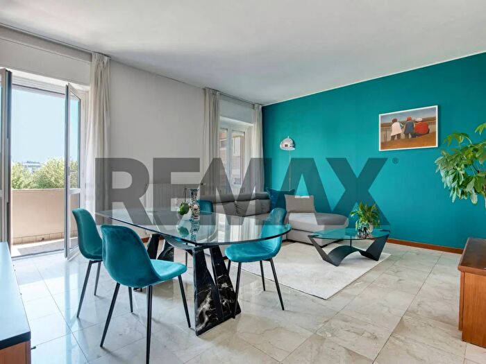 Appartamento quadrilocale in vendita in Via Valsesia, Milano
