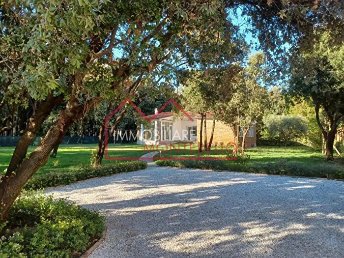 Casa con 8 locali in vendita in Roma, Pietrasanta
