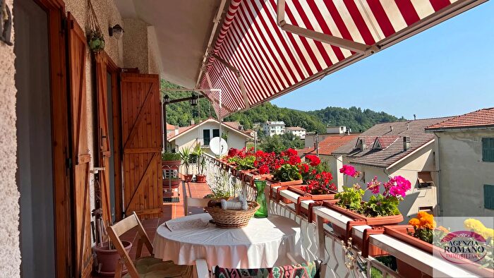 Appartamento con 8 locali in vendita in Urbe