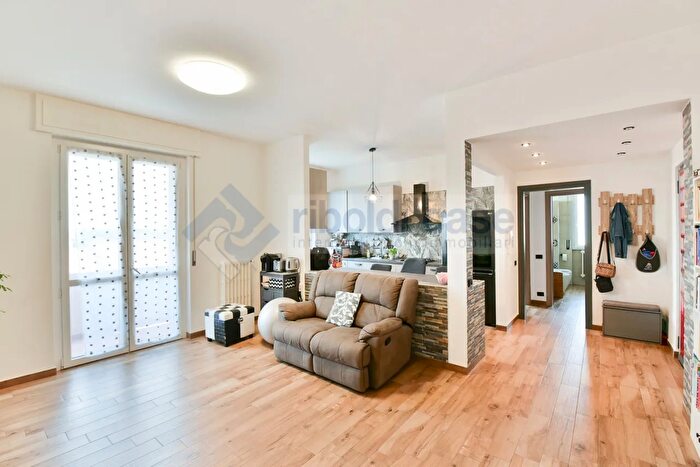 Appartamento trilocale in vendita in Seregno