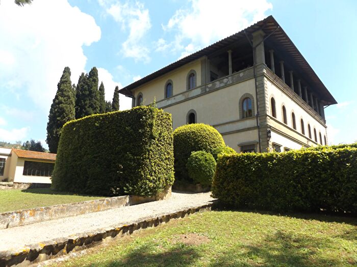 Appartamento con 9 locali in vendita in Via Montegirone, Fiesole