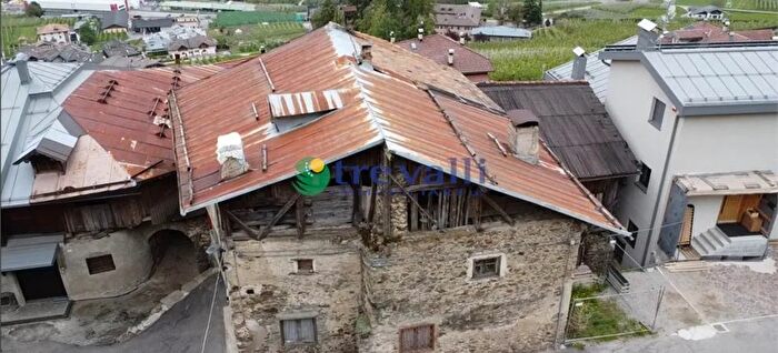 Casa con 16 locali in vendita in Male