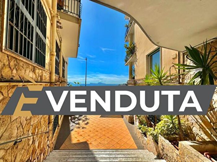 Appartamento bilocale in vendita in Via Aniello Falcone, Napoli