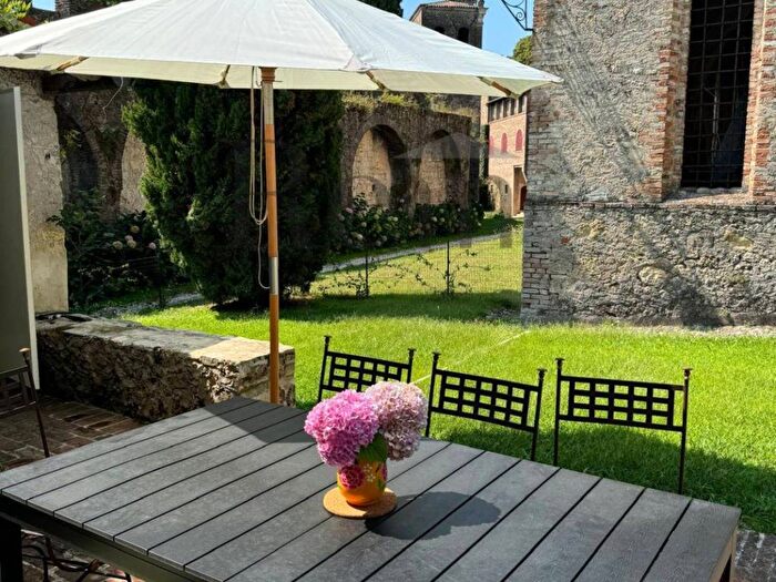 Casa con 6 locali in affitto in Collalto, Centro, Susegana