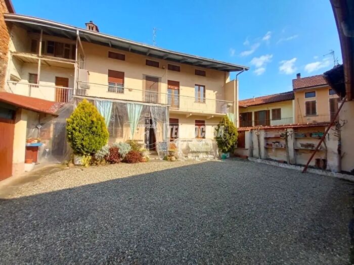 Casa con 10 locali in vendita in Via dal Pozzo della Cisterna, Ponderano