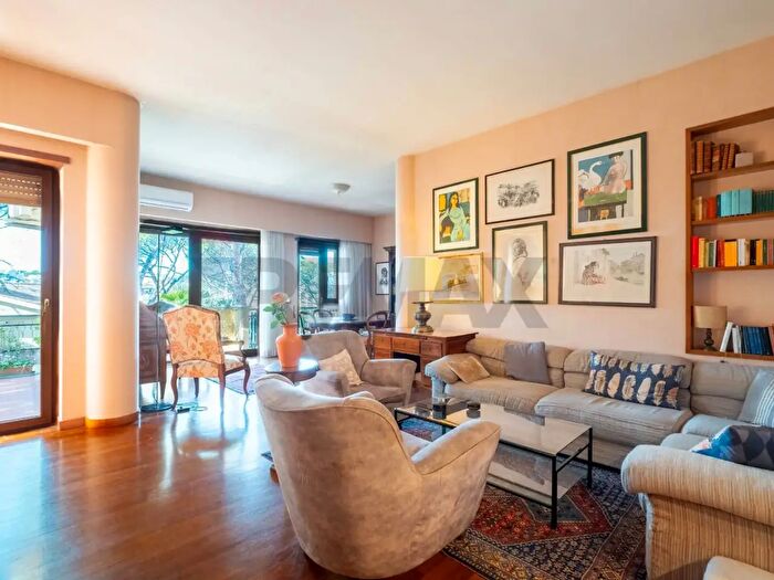 Appartamento con 9 locali in vendita in Roma