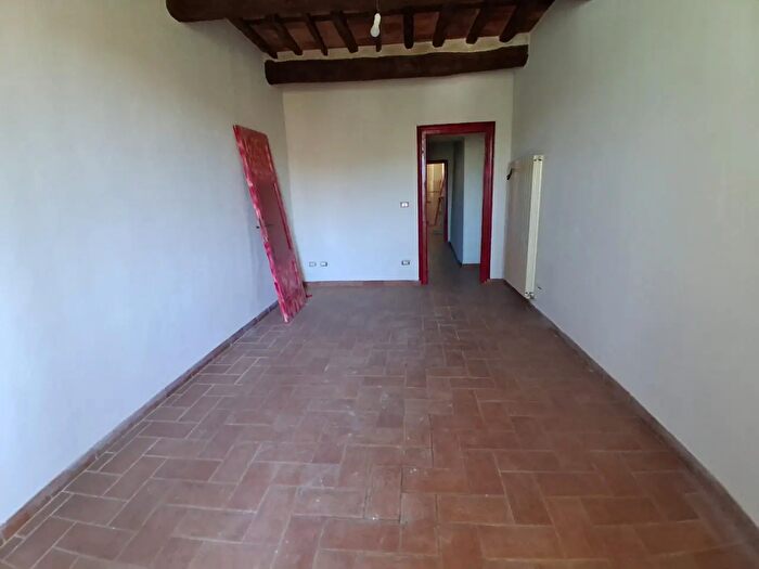 Casa con 6 locali in vendita in Via della Chiesa XI, Lucca