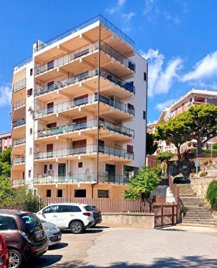 Appartamento con 5 locali in vendita in Viale P Umberto, Messina