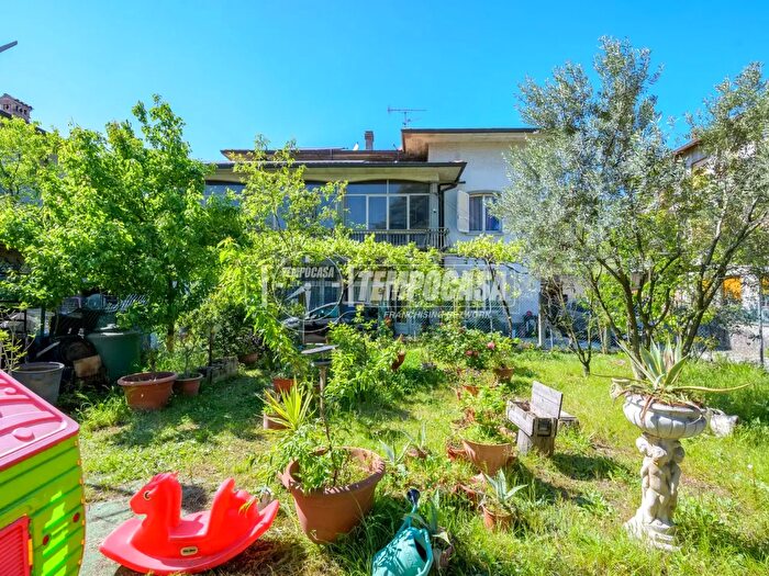 Casa con 7 locali in vendita in Medesano