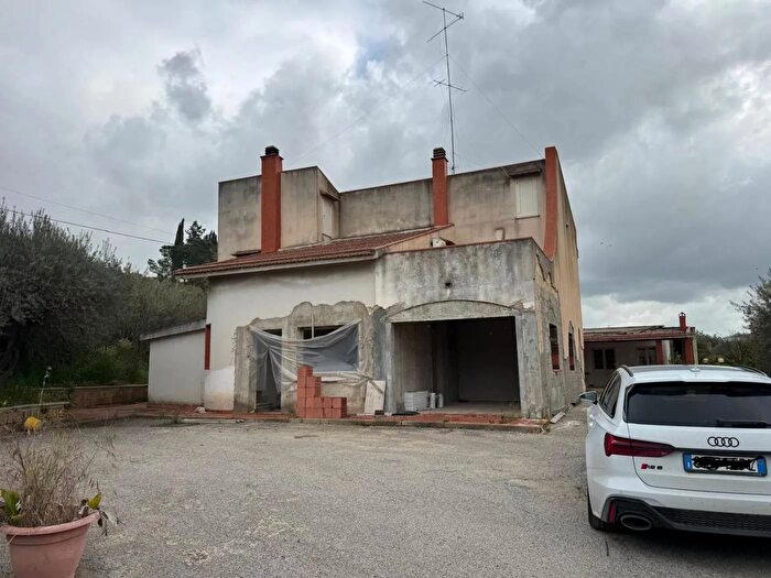 Casa con 7 locali in vendita in Via Poggio degli Ulivi Caltanissetta, Caltanissetta