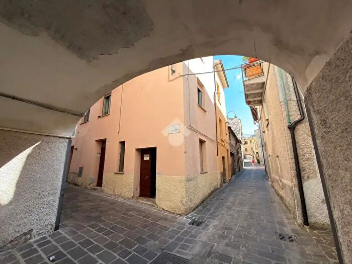 Casa con 6 locali in vendita in Via Fulgenzo Petrelli, Sigillo