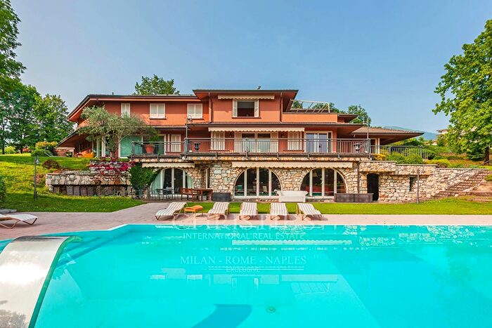 Casa con 11 locali in vendita in Via Bressanella, Longone Al Segrino