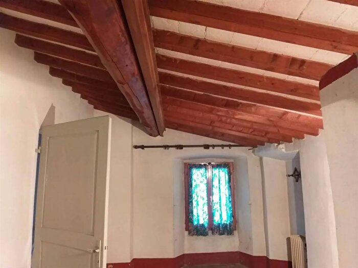 Casa con 6 locali in vendita in Quarrata