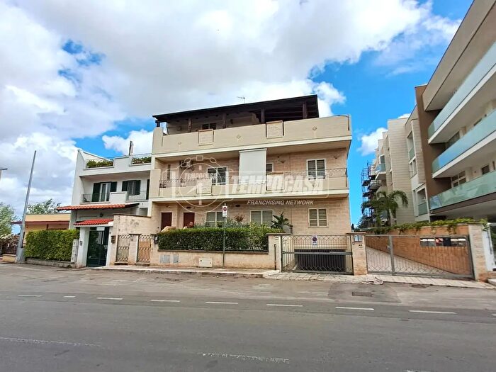 Appartamento quadrilocale in vendita in Viale Labianca, Adelfia