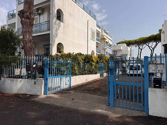 Appartamento trilocale in vendita in Via Vittorio Veneto, Santa Marinella