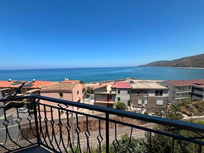 Appartamento trilocale in vendita in Via Marina, Santo Stefano Di Camastra