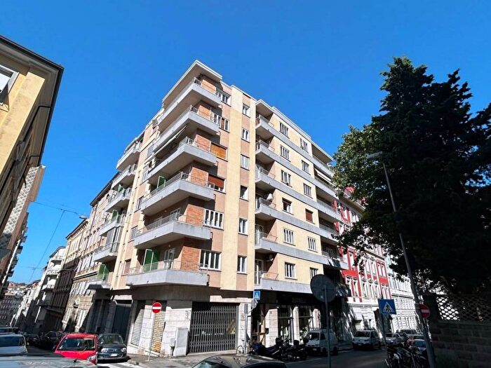 Appartamento quadrilocale in affitto in Via Domenico Rossetti, Largo Barriera Ospedale Maggiore, Trieste