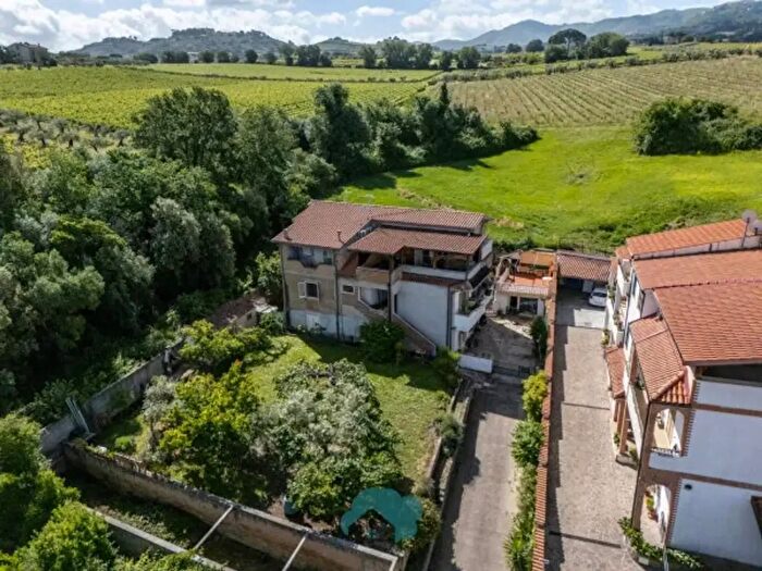 Appartamento trilocale in vendita in Via Ginostra, Roma