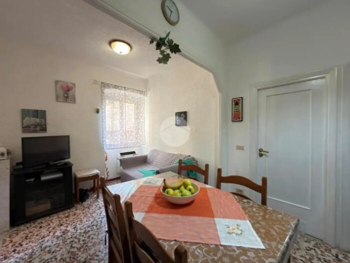 Appartamento trilocale in vendita in Via Pola, Genova