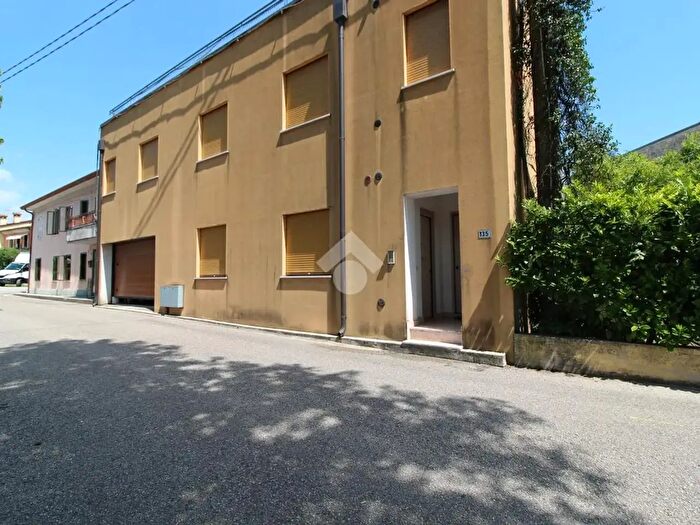 Appartamento trilocale in vendita in Via Caprera, Dueville