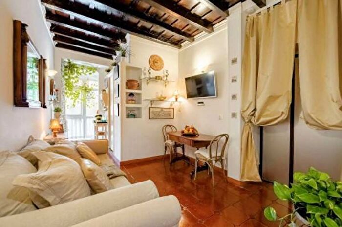 Appartamento bilocale in vendita in Piazza Barberini, Roma