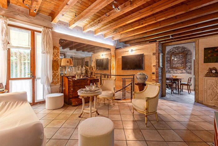 Appartamento con 6 locali in vendita in Verona, Verona