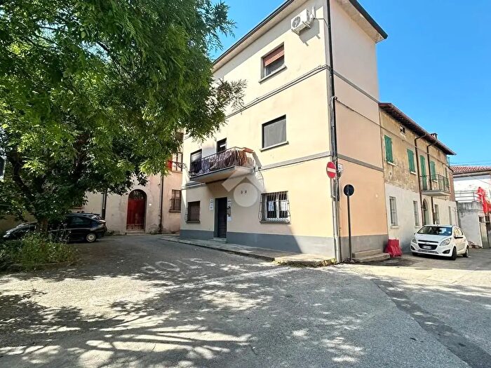 Appartamento trilocale in vendita in Via Gimnica, Mordano