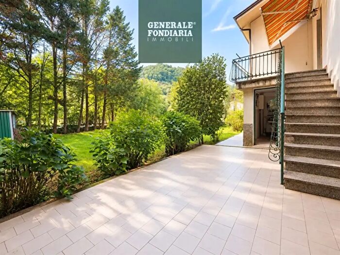 Casa con 6 locali in vendita in Follo