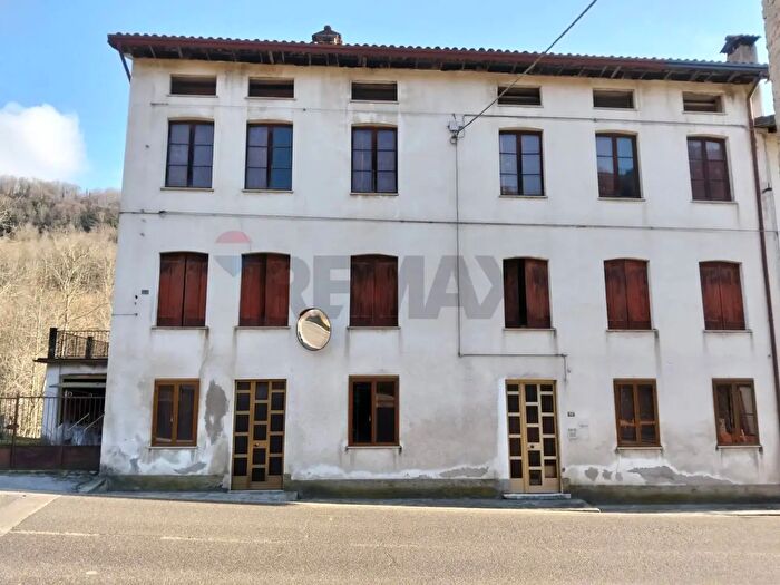 Casa con 10 locali in vendita in Via Gisbenti, Valli Del Pasubio