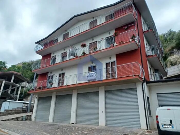 Appartamento quadrilocale in vendita in Archi