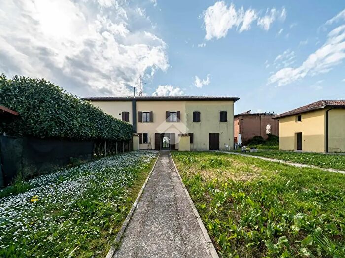 Casa quadrilocale in vendita in Via Savena Vecchia, Baricella