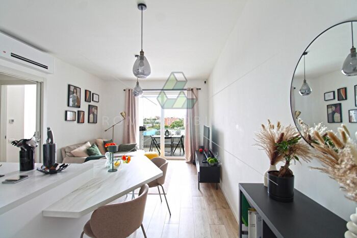 Appartamento bilocale in vendita in Via Montegallo, Roma