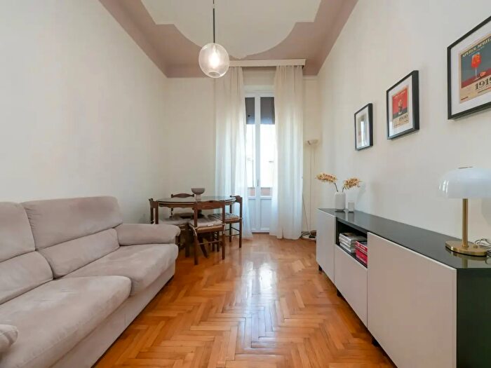 Appartamento trilocale in affitto in Via Perugino, Milano