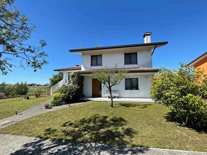 Casa con 5 locali in vendita in Via Puccini, Pramaggiore