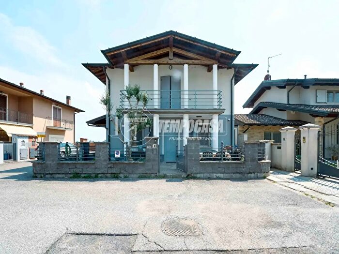 Casa quadrilocale in vendita in Via Scalvazzere, San Bassano
