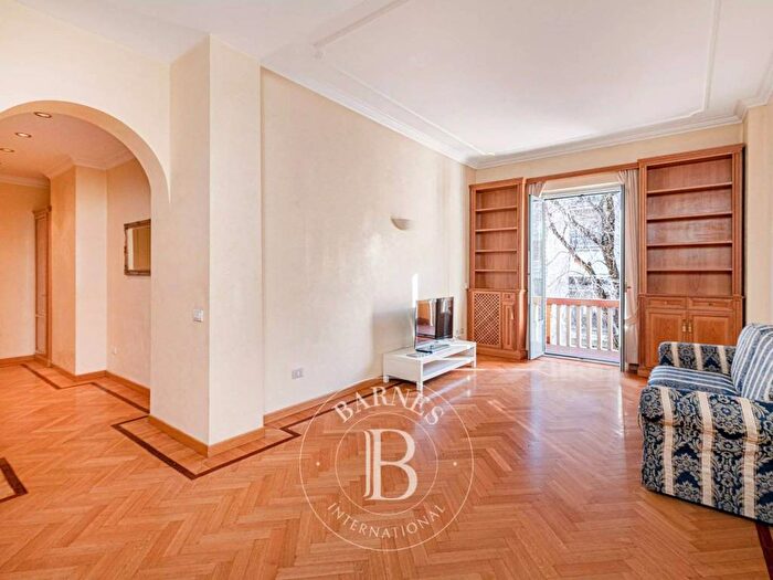 Appartamento trilocale in affitto in Via Conca del Naviglio, Corso Genova, Milano