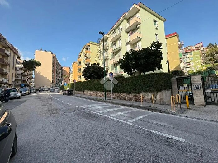 Appartamento quadrilocale in vendita in Via Consalvo, Napoli