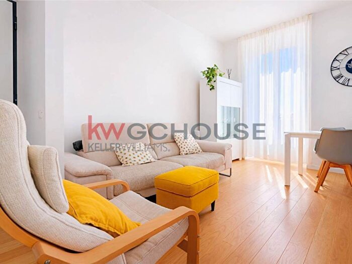 Appartamento trilocale in affitto in Via Vercelli, Re di Roma, Roma