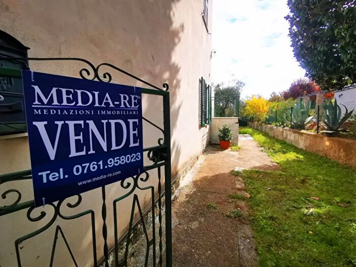 Appartamento con 8 locali in vendita in Via Cesare Battisti, Bassano In Teverina
