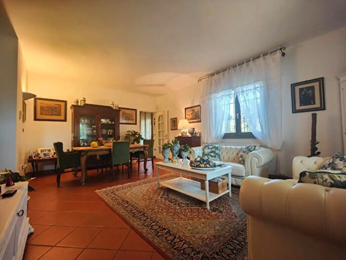 Casa con 7 locali in vendita in Montelupo Fiorentino