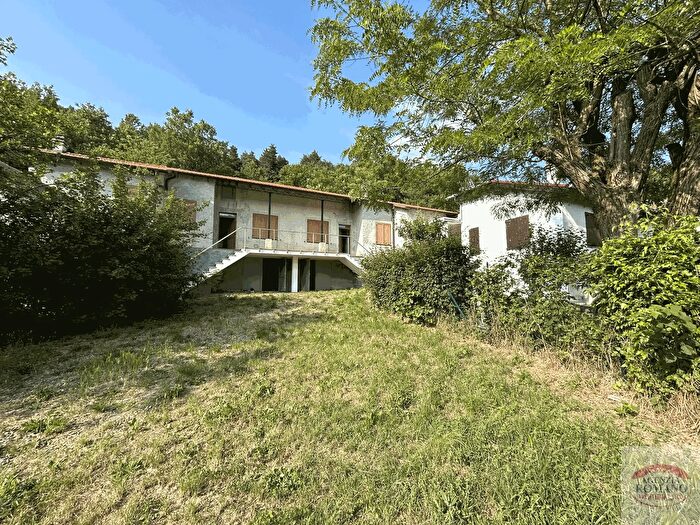 Casa con 8 locali in vendita in Località Giardini, Sassello