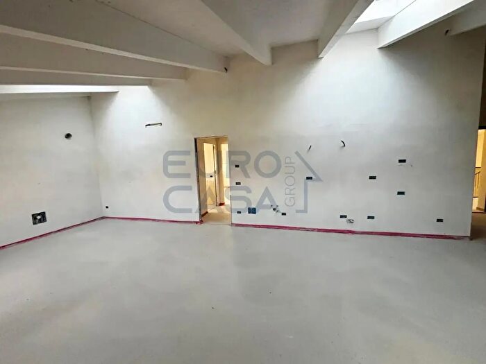 Appartamento quadrilocale in vendita in Via Vittorio Veneto, Modena