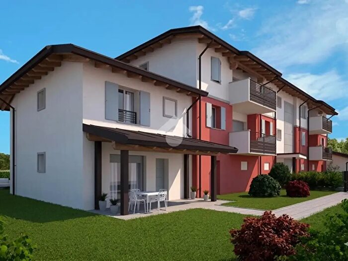 Casa quadrilocale in vendita in Piazza Pighini, Scandiano